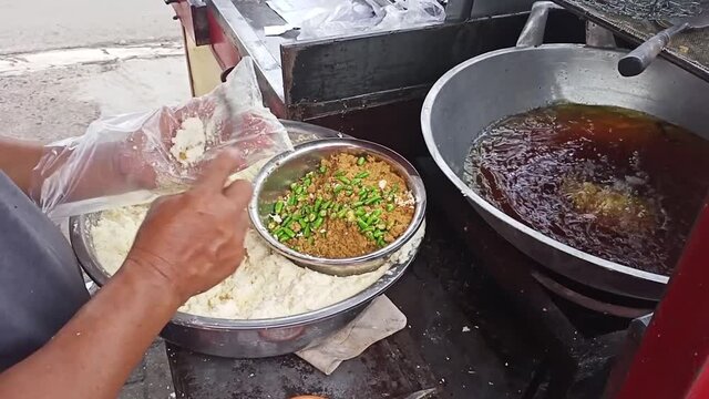 A woman from West Java making traditional Combro food in 4K