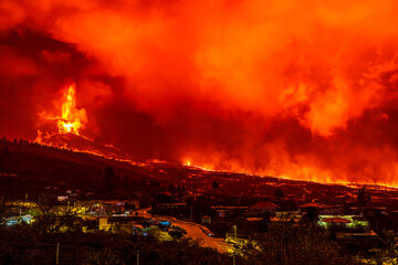Fototapeta premium Erupting volcano, cumbre vieja, la Palma at night in December