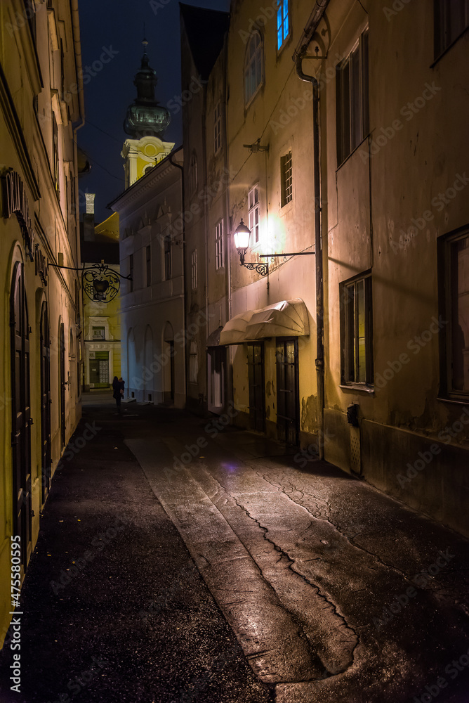 Poster Vertical shot of a night view of the city Gyor in Hungary