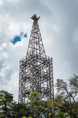 gl&eacute;s

The Aerial Cable was a means of transport that communicated Mariquita (Tolima) with the city of Manizales (Caldas). It was one of the most important engineering works carried out in Colombia