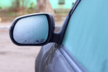 Frozen glass and rear-view mirror, the first frosts