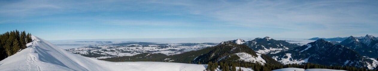 Fototapeta na wymiar Winterpanorama Tannheimer Tal vom Wertacher Hörnle