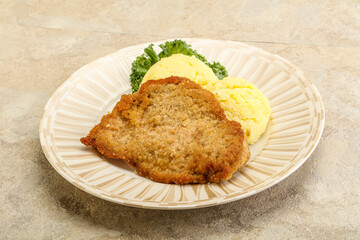 Crispy chicken schnitzel with mashed potato