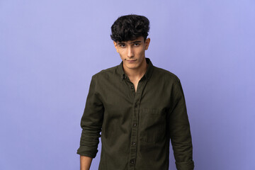 Obraz premium Young Argentinian man isolated on background with sad expression