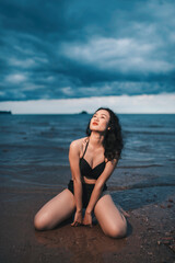 Obraz premium woman in bikini on the beach