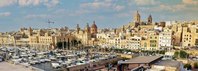 Panoramic shot of a beautiful buildings on the sea marine in Isla, Malta