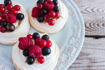 Mini pavlova cake.