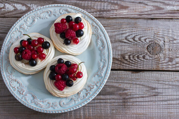 Mini pavlova cake.