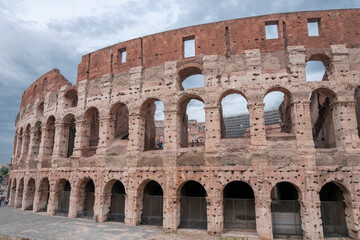 Obraz premium views and details of the colosseum monument in rome in Italy