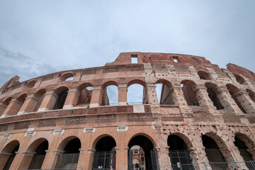Obraz premium views and details of the colosseum monument in rome in Italy
