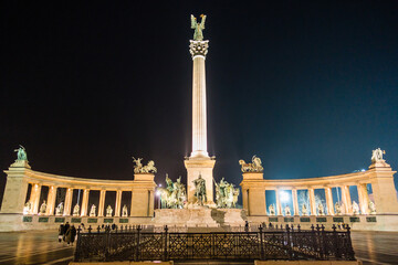 Fototapeta na wymiar BUDAPEST, HUNGARY - DECEMBER 20, 2017: Millennium Monument on the Heroes' Square (Hosok Tere)