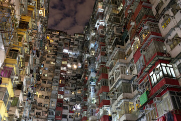 Monster Building in Quarry Bay at night, Hong Kong　香港のモンスタービル 夜景 益昌大廈