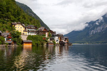 Fototapeta na wymiar landscape of Hallstatt, beautiful landscapes with mountains and clouds , pictures of Hallstatt city in Austria 