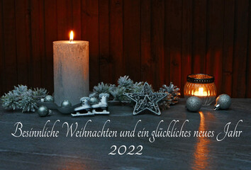 Weihnachtskarte: Schriftzug besinnliche Weihnachten und ein glückliches neues Jahr 2022 mit...