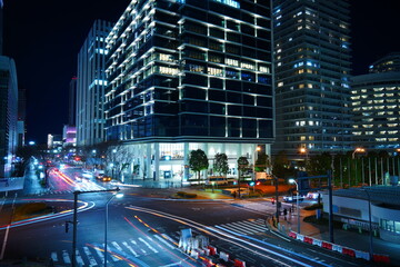 横浜みなとみらいのオフィスビル夜景