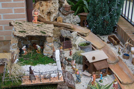 creation of a completely handcrafted nativity scene in the garden of the house, on the occasion of the holidays