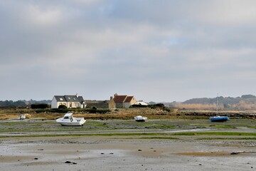 Fototapeta na wymiar joli paysage de mer sur l'île Grande en Bretagne, France