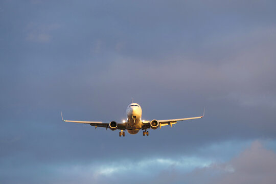 Flugzeug im Landeanflug 