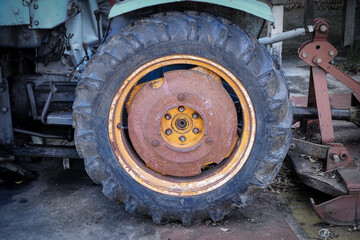 Fototapeta na wymiar close-up of Rusty old tractor wheels. 