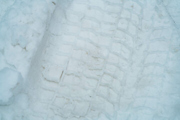 car tread pattern on snow