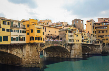 Fototapeta na wymiar Overcast shot of Ponte vecchio bridge, Florence, Italy.