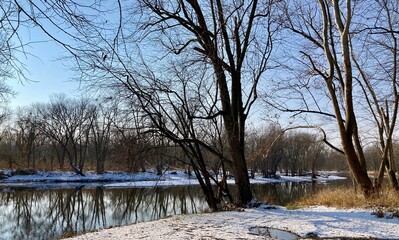 Fototapeta na wymiar river in winter with snow