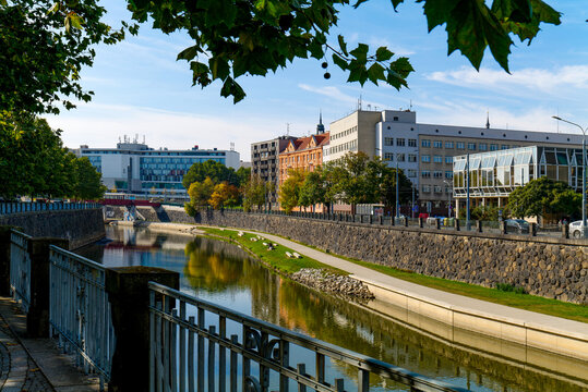 Pilsen (Tschechien) Panorama Mit Fluss Radbuza