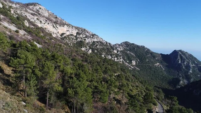 nature pittoresque au Col de la Madone de Gorbio - Alpes-Maritimes
