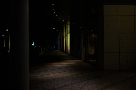 日本の夜景と夜道 © photok
