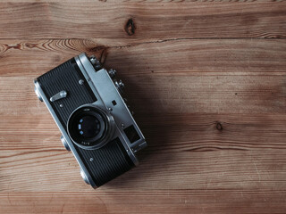Closeup shot of a retro camera on a wooden surface