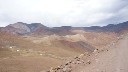 Fototapeta na wymiar beautiful valley near abra del acay pass in argentina