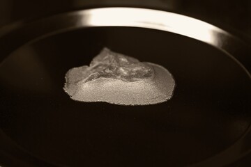 Bokeh putty on the lid