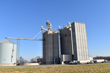 Obraz premium Silos at a Grain Elevator