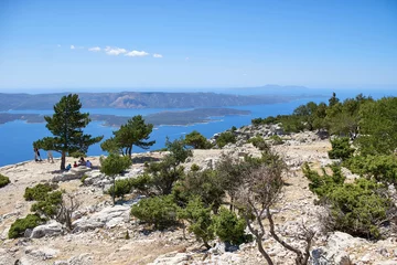 Photo sur Plexiglas Plage de la Corne d'Or, Brac, Croatie Vue panoramique de la plage de Zlatni Rat à Bol, Croatie sous un ciel bleu