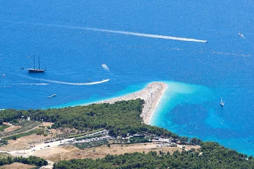 Cercles muraux Plage de la Corne d'Or, Brac, Croatie Vue aérienne de la plage de Zlatni Rat à Bol Croatie