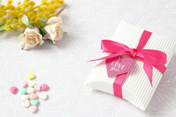 バレンタイン・ホワイトデーのイメージ｜プレゼントと薔薇とハート