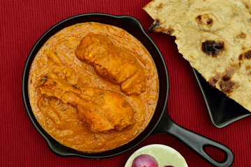 Top View of Butter Chicken with Tandoori Roti and Chutney