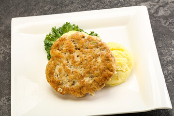 Chicken cutlet with mashed potato