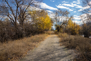 Fototapeta na wymiar The International Hike and Bike Trail in autumn in the Okanagan Valley, BC