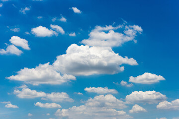 Naklejka na ściany i meble beautiful blue sky and white fluffy cloud horizon outdoor for background.
