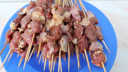 Satay meat that has been skewered ready to be grilled