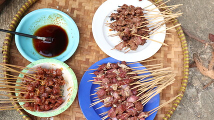 Satay meat that has been skewered ready to be grilled