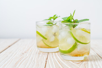 iced honey and lime soda with mint