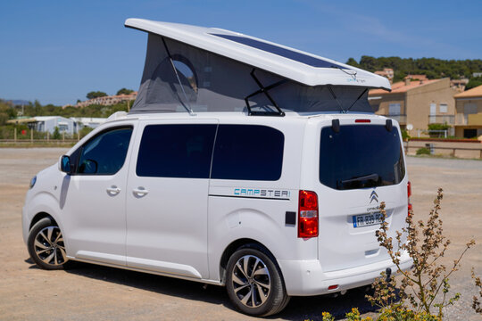 campster possl space tourer citroen jumpy camper van with folding roof with solar panel Pössl