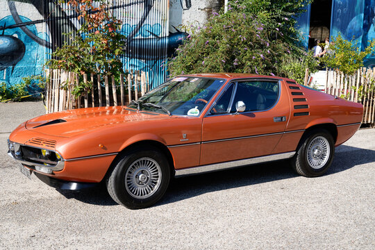 alfa romeo montreal old ancient vintage italian sports car power by a v8 engine