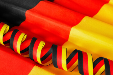 Deutsche Flagge und Dekoration mit Luftschlangen