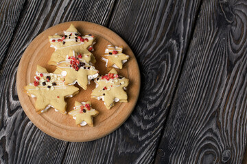 Marshmallow sandwiches decorated with chocolate and freeze-dried strawberries. Lie on a round wooden board. Close-up shot.