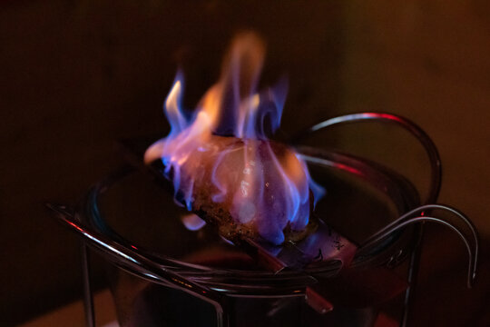 Feuerzangenbowle and how to make your own Zuckerhut