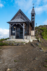 Obraz premium Chapel on Col di Lana in Dolomiti mountains in Italy