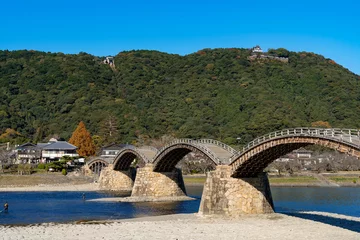 Papier Peint photo Le pont Kintai [山口県]晴天の錦帯橋と岩国城